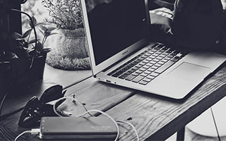 潘石屹夫妇另类套现：抛售300亿资产、高比例分红派息流向家族信托